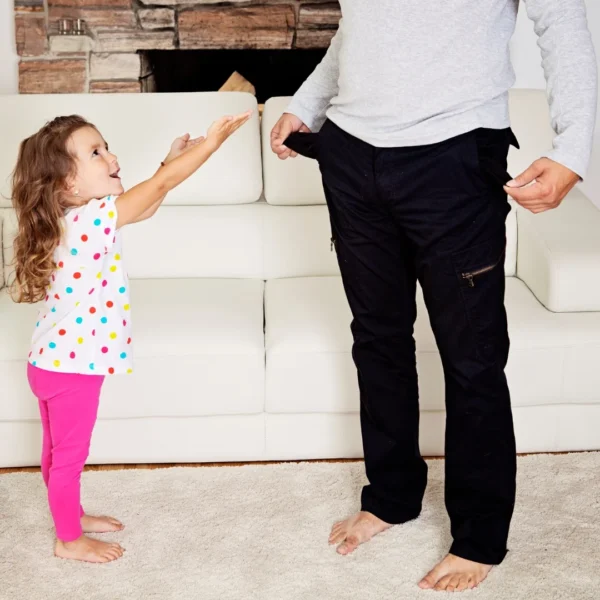 father shows his empty pockets to his daughter