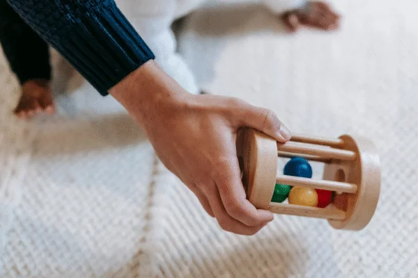 A rattling toy for newborns